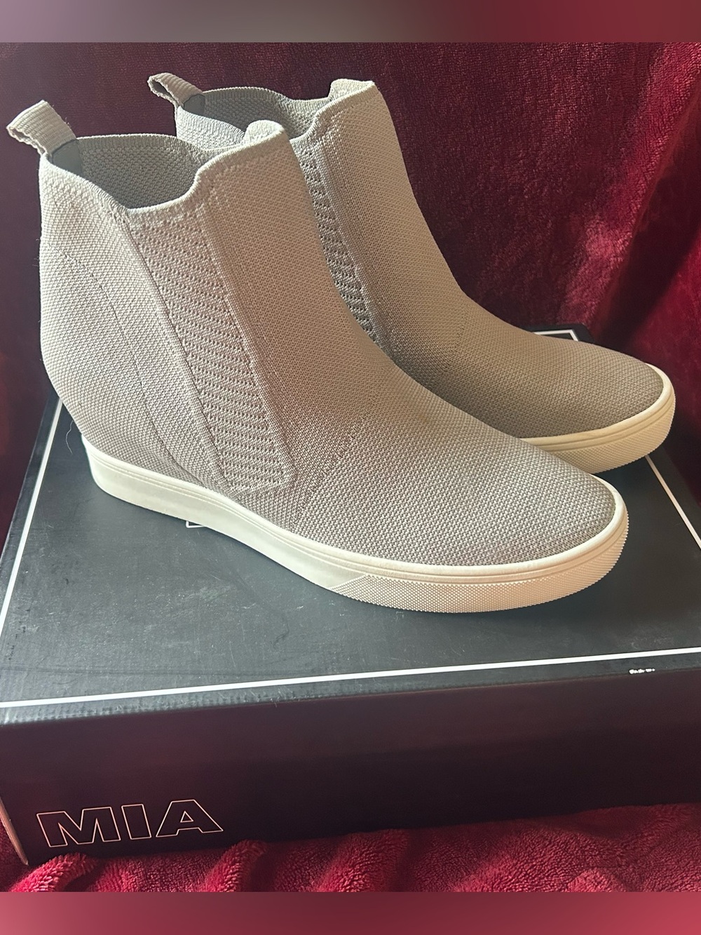 MIA Leesa Light Gray Knit Wedge Slip-On Booties Size 7.5